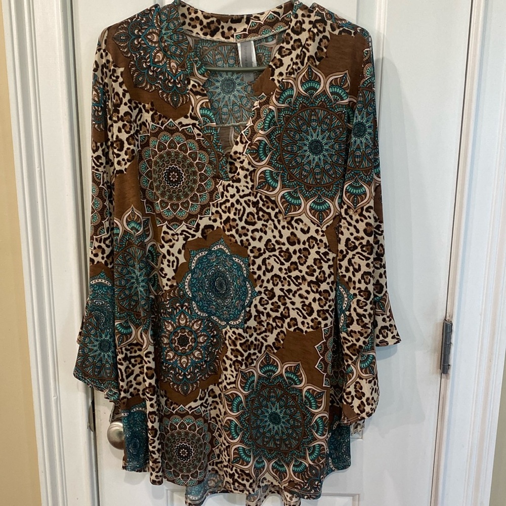Honey Me Curvy XXXL top Lizzy Gabby neckline ruffled sleeves Brown & Turquoise